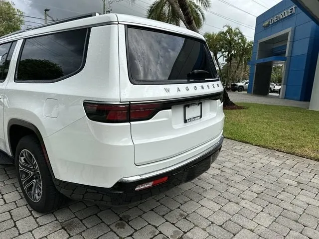 2024 Jeep Wagoneer L Series II photo 12