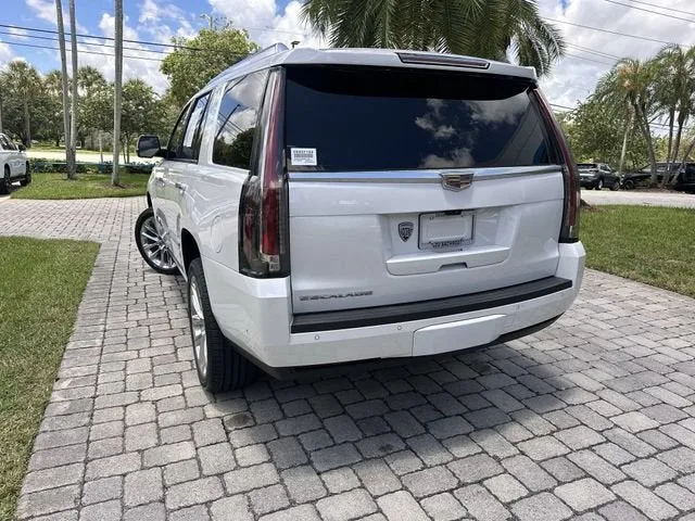 2018 Cadillac Escalade Premium Luxury photo 12