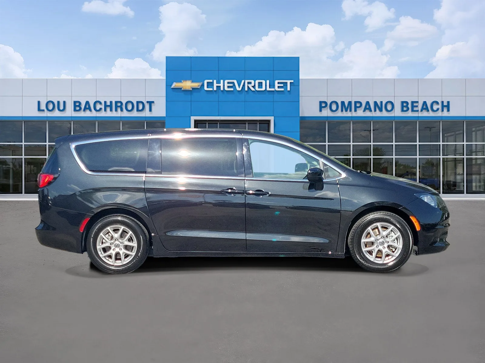 2023 Chrysler Voyager LX photo 2