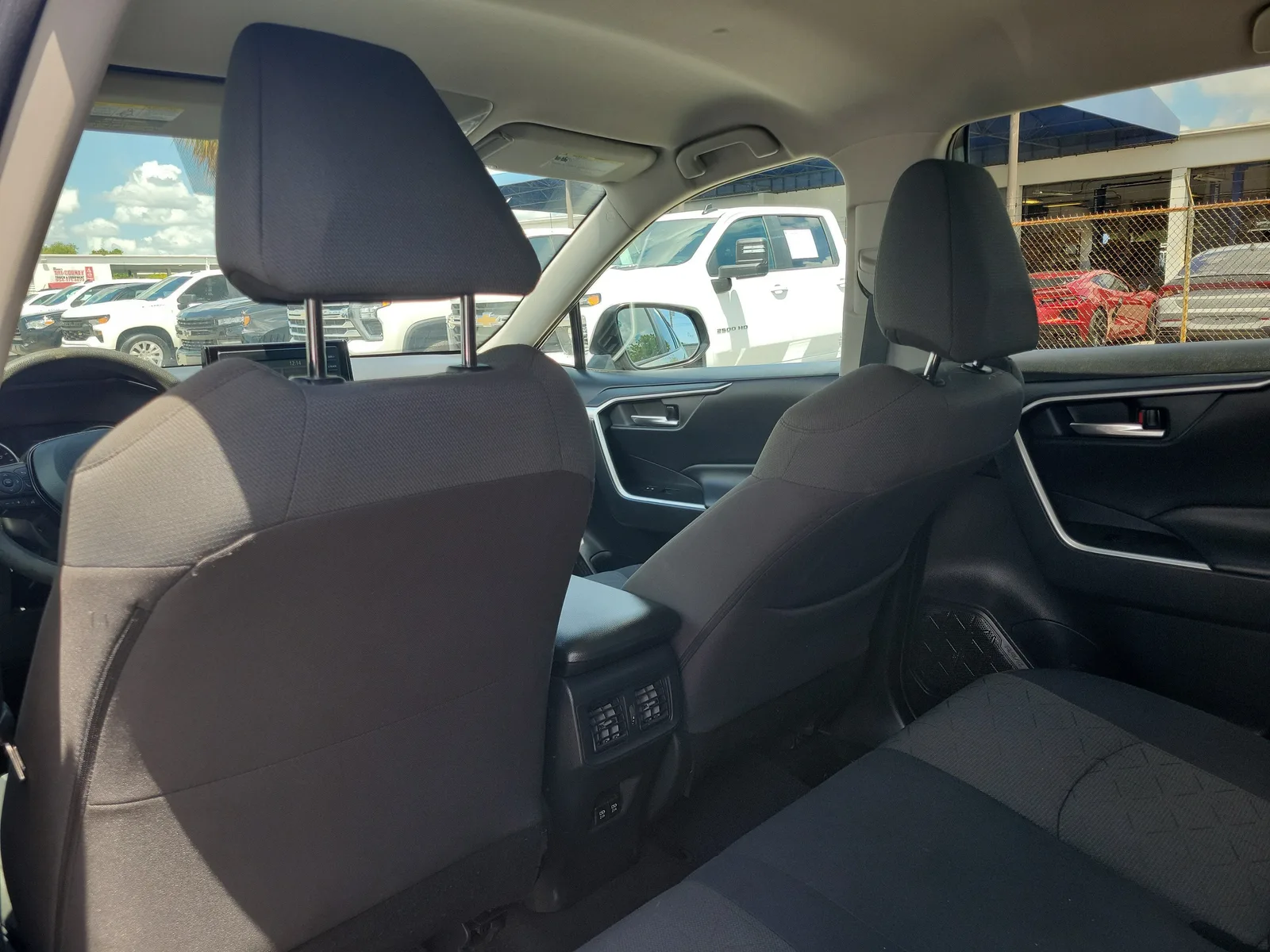2021 Toyota RAV4 XLE photo 16