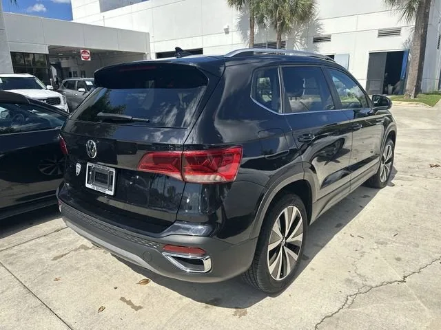 2024 Volkswagen Taos SE photo 13