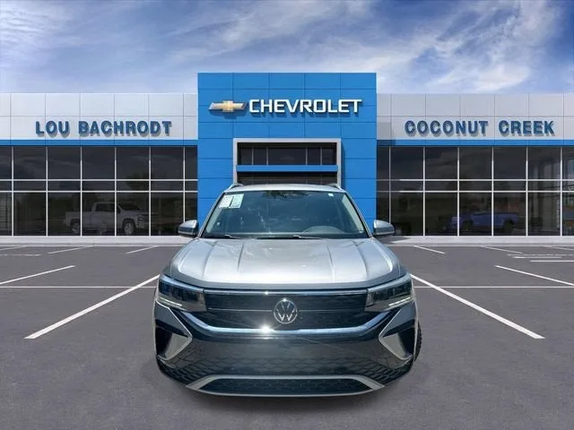 2024 Volkswagen Taos SE photo 3