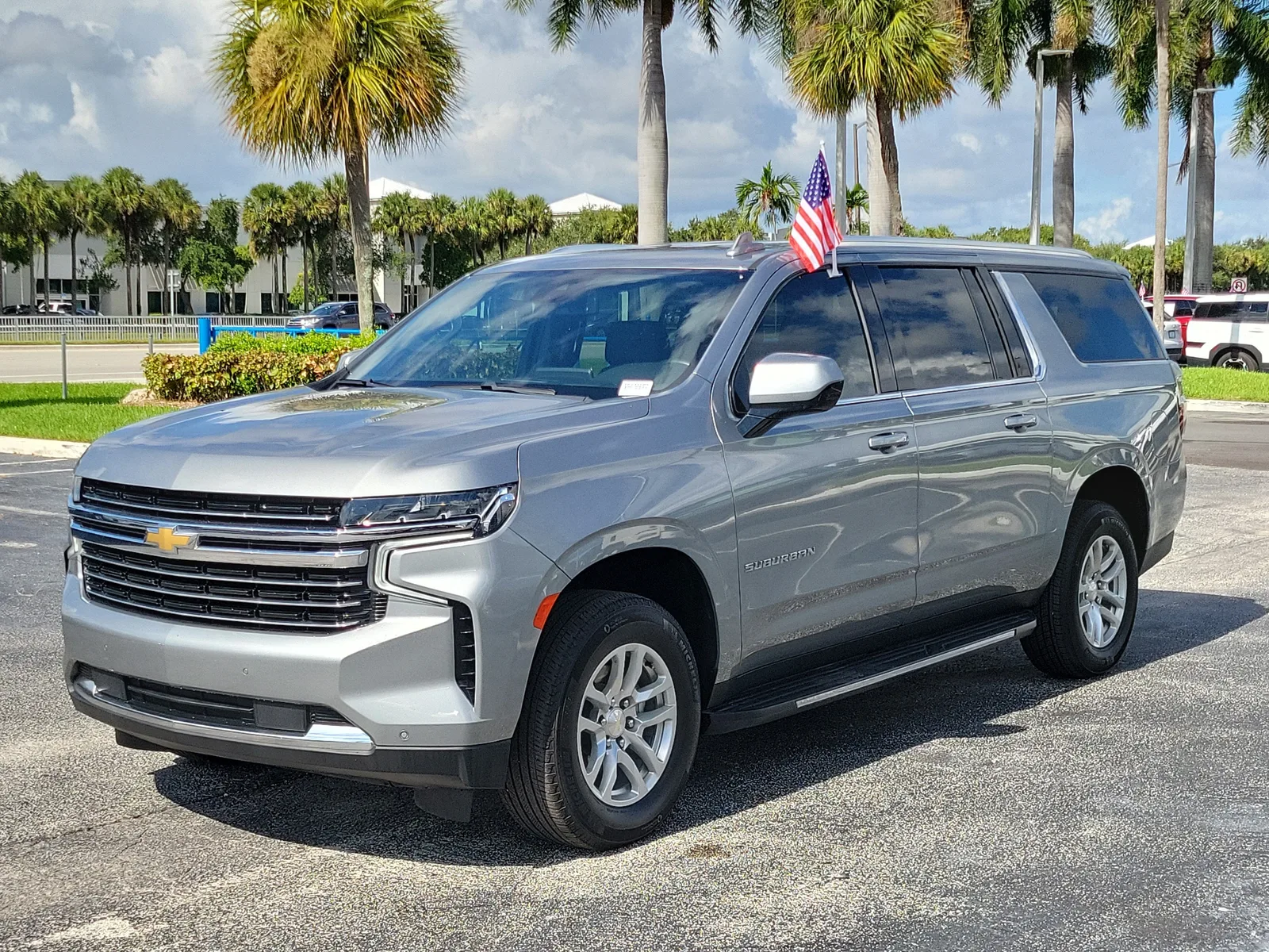 2024 Chevrolet Suburban LT photo 7