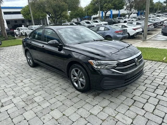 2024 Volkswagen Jetta SE photo 16