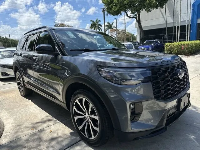 2025 Ford Explorer ST-Line photo 19