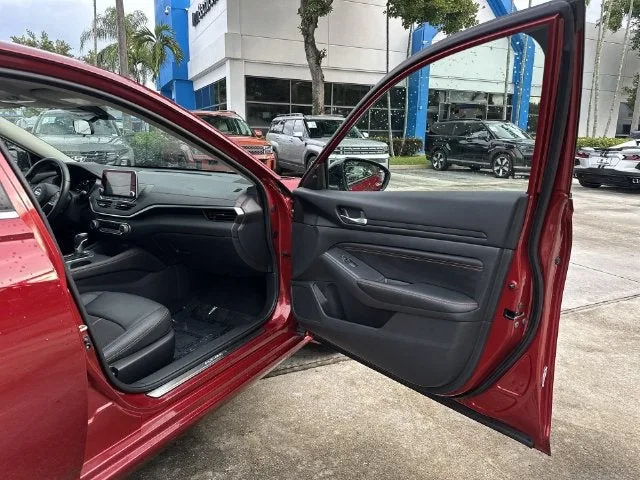 2022 Nissan Altima 2.5 SR photo 23