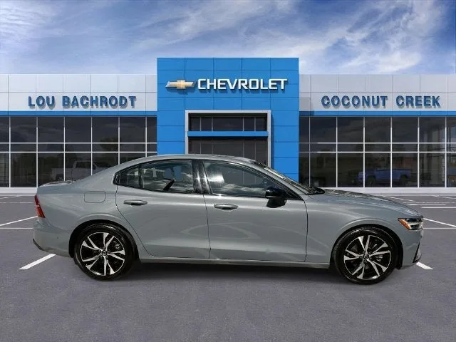 2024 Volvo S60 Plus Dark Theme photo 9