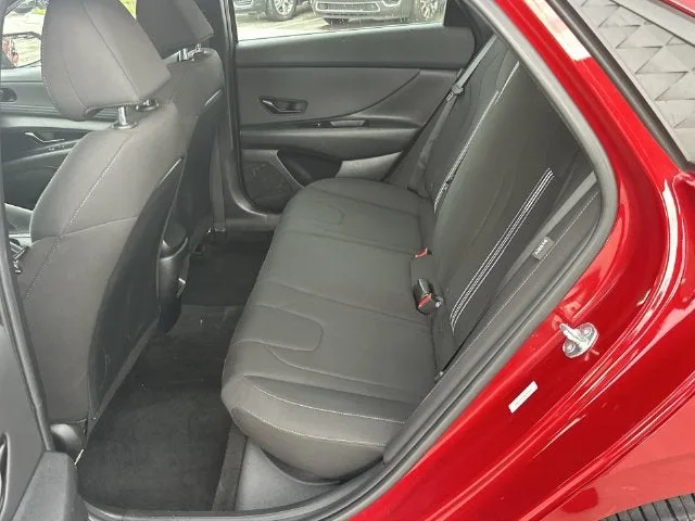 2025 Hyundai Elantra SEL Sport photo 27