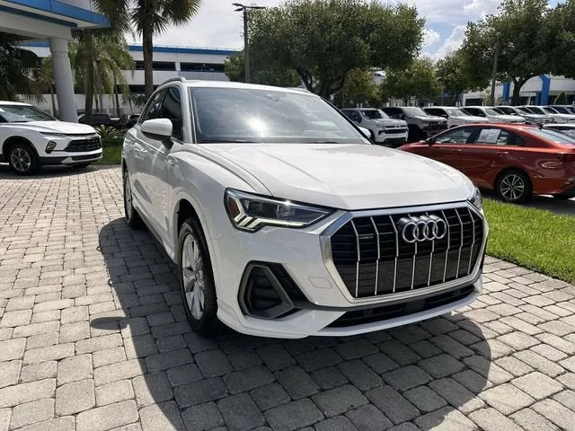 2025 Audi Q3 S line Premium photo 17