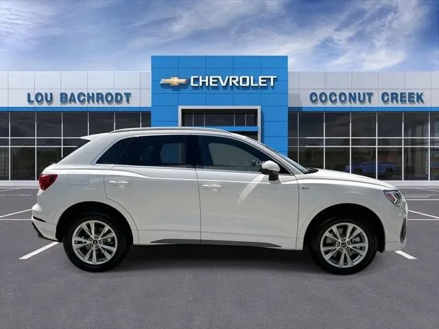 2025 Audi Q3 S line Premium photo 9