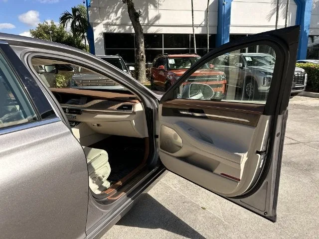 2021 Genesis G90 3.3T Premium photo 23