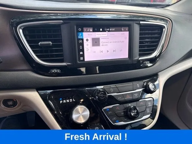 2023 Chrysler Voyager LX photo 8