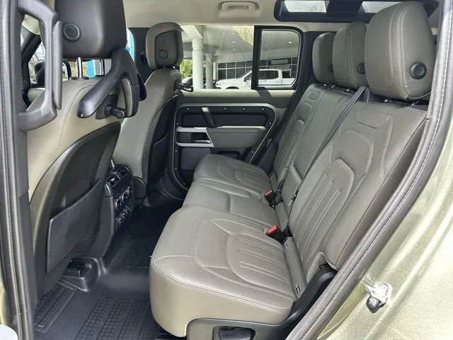 2020 Land Rover Defender HSE photo 27