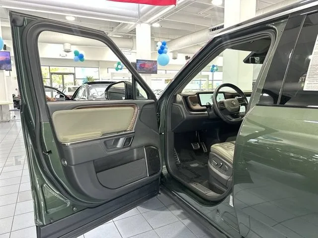 2023 RIVIAN R1S Adventure photo 21