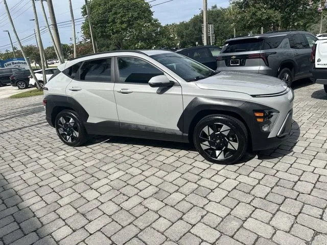 2025 Hyundai Kona SEL photo 15