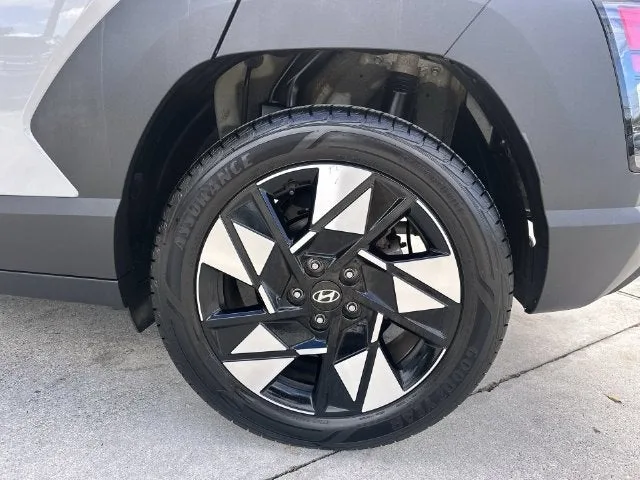 2025 Hyundai Kona SEL photo 11