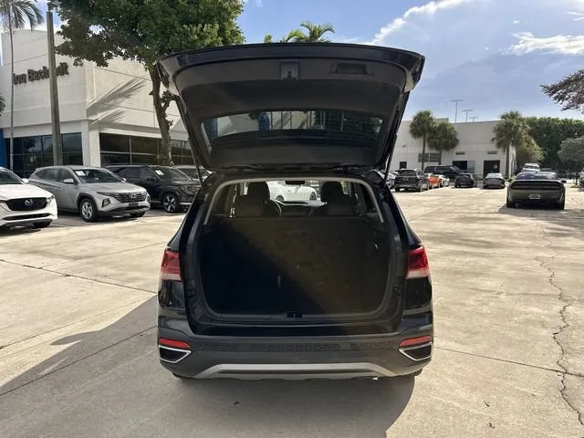 2024 Volkswagen Taos SE photo 27