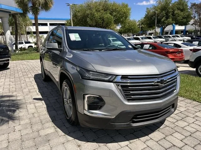 2023 Chevrolet Traverse LT Cloth photo 17