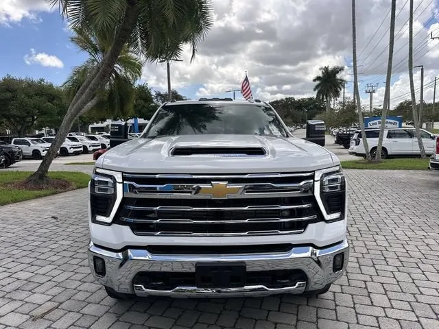 2024 Chevrolet Silverado 3500 HD LTZ photo 18