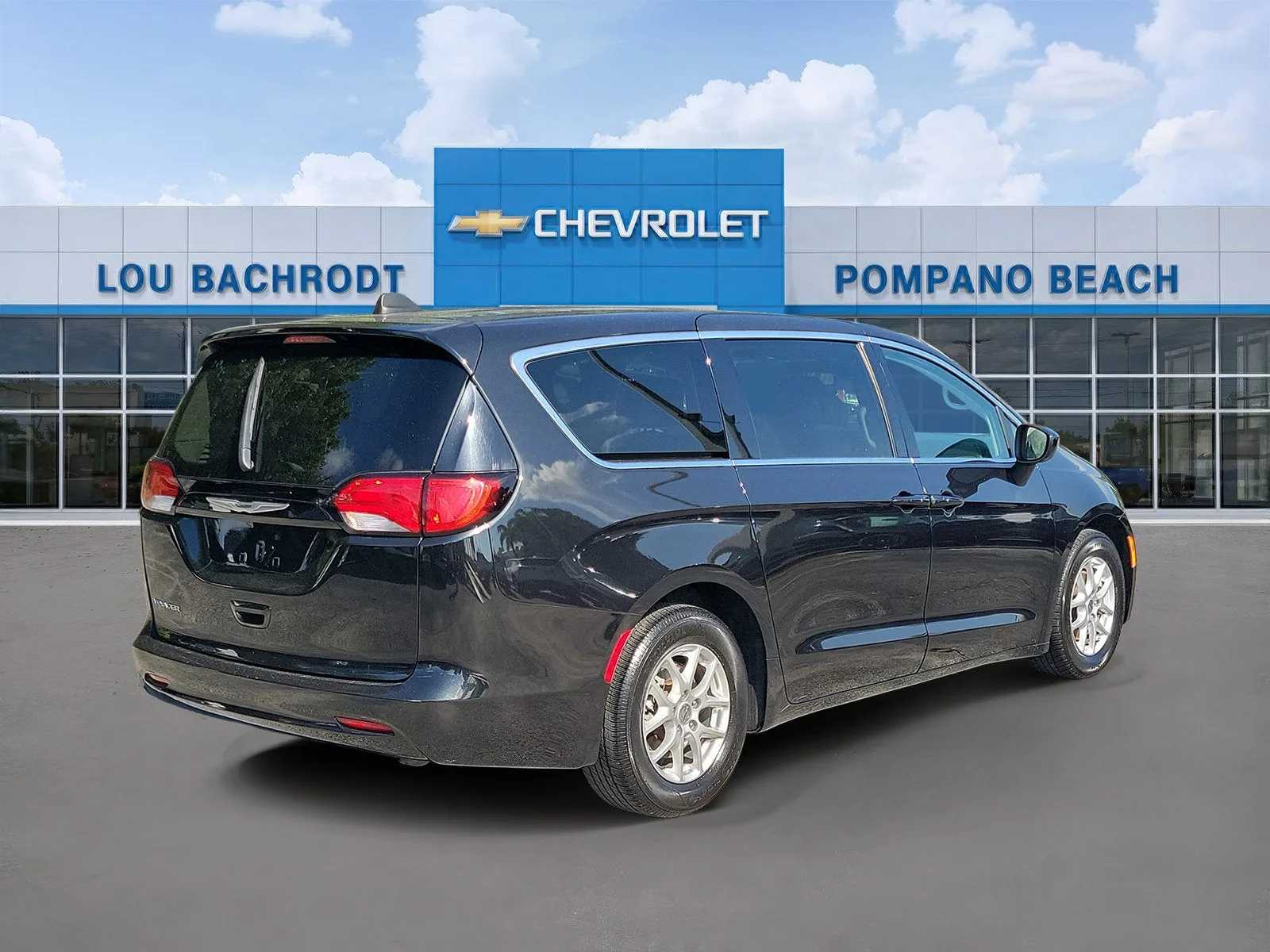 2023 Chrysler Voyager LX photo 3
