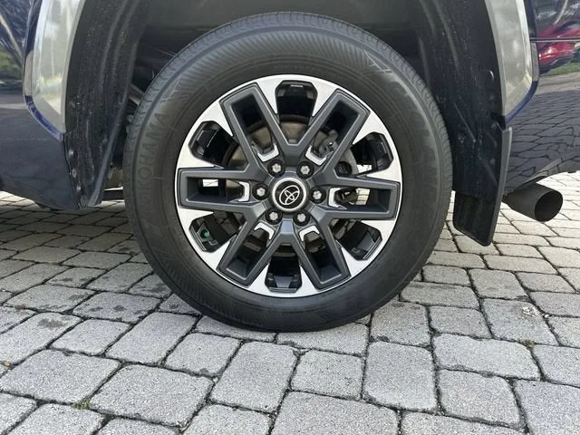 2022 Toyota Tundra 4WD Limited photo 11
