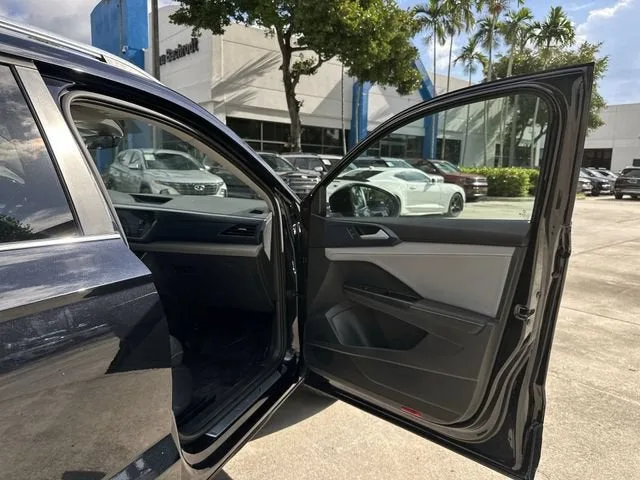 2024 Volkswagen Taos SE photo 22