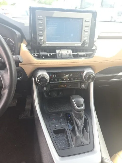 2020 Toyota RAV4 XLE Premium photo 21