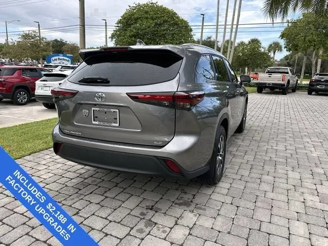 2025 Toyota Highlander LE photo 36