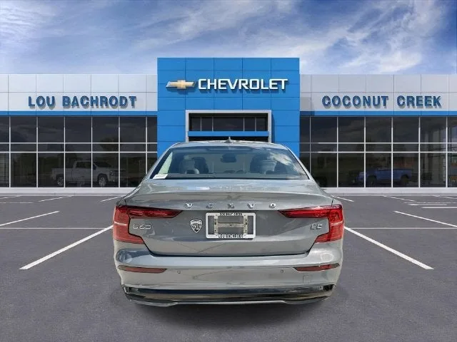 2024 Volvo S60 Plus Dark Theme photo 7