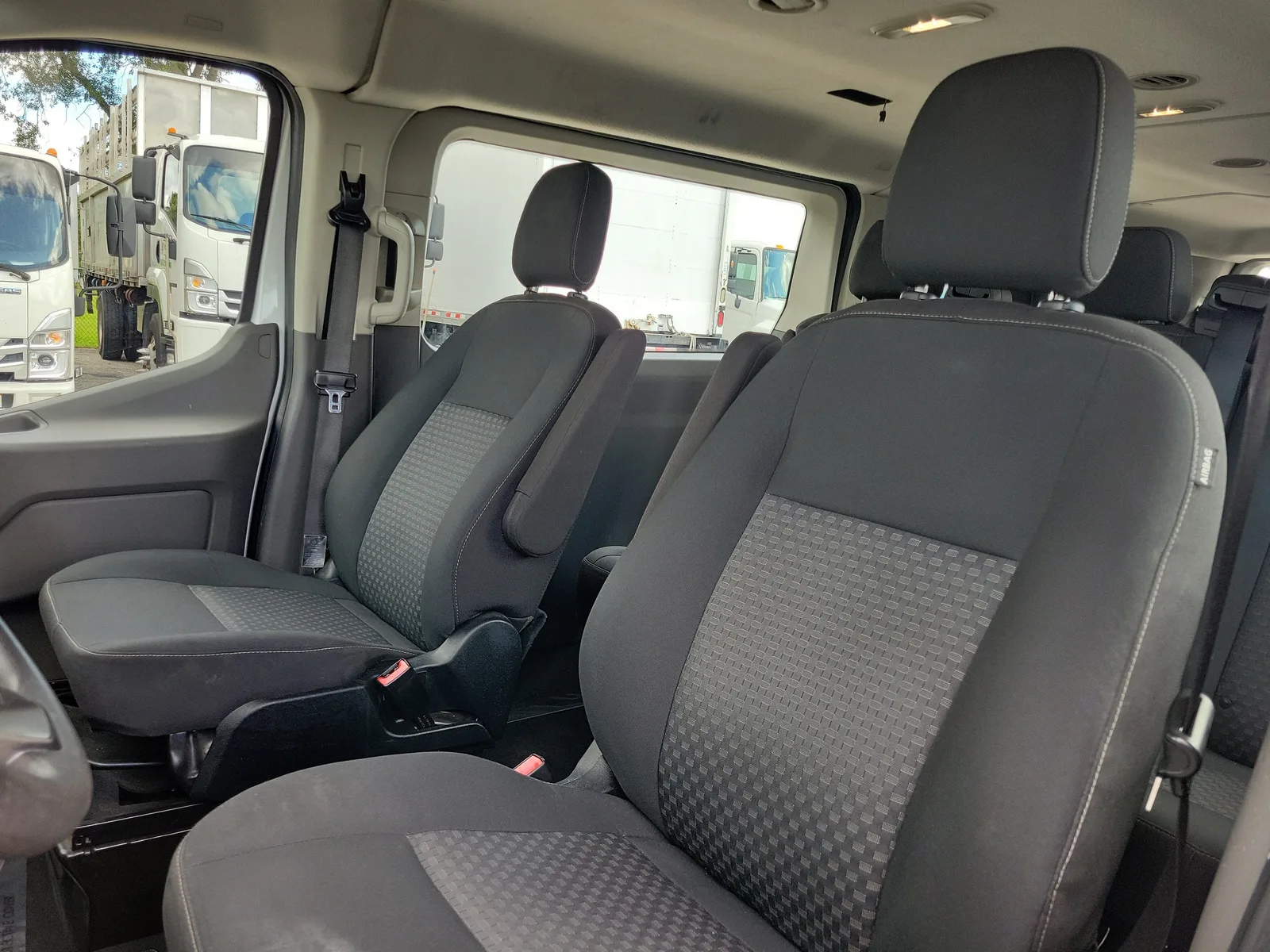 2022 Ford Transit Passenger Wagon XL photo 22