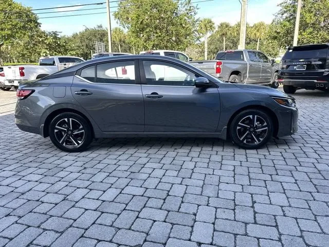 2025 Nissan Sentra SV photo 14