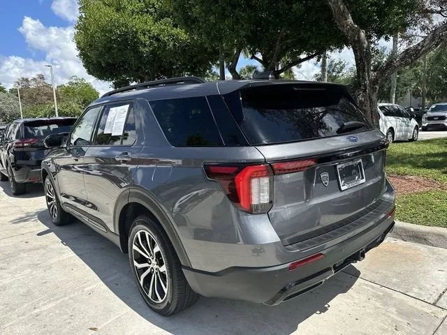 2025 Ford Explorer ST-Line photo 25