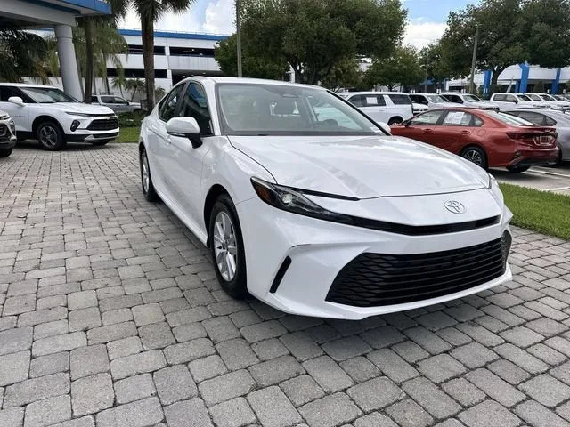 2025 Toyota Camry LE photo 17