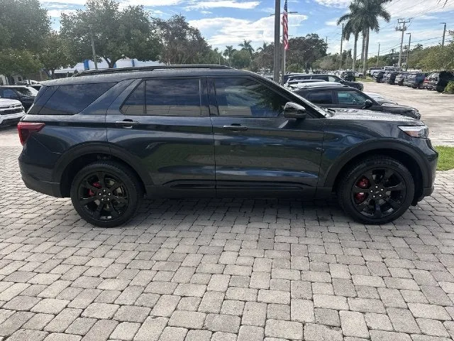 2023 Ford Explorer ST photo 14