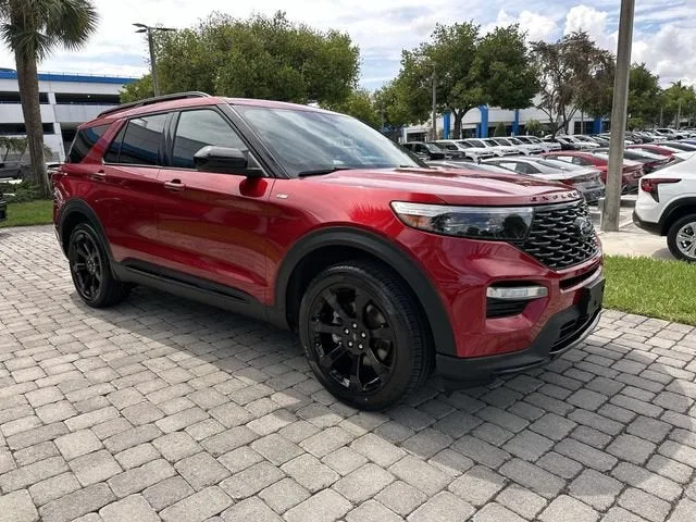 2023 Ford Explorer ST-Line photo 16