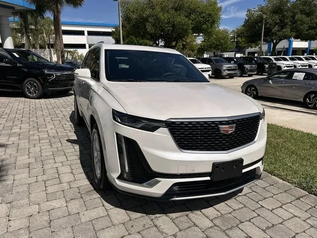 2024 Cadillac XT6 Luxury photo 17