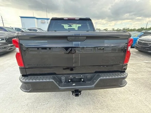 2022 Chevrolet Silverado 1500 LTD Custom photo 17