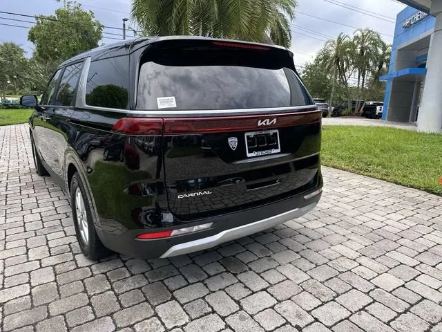 2024 Kia Carnival LX photo 35