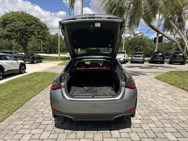 2023 BMW i4 eDrive35 photo 28