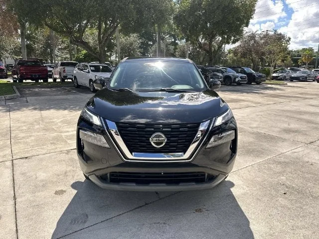 2021 Nissan Rogue SV photo 18