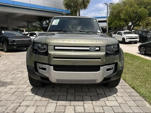 2020 Land Rover Defender HSE photo 19