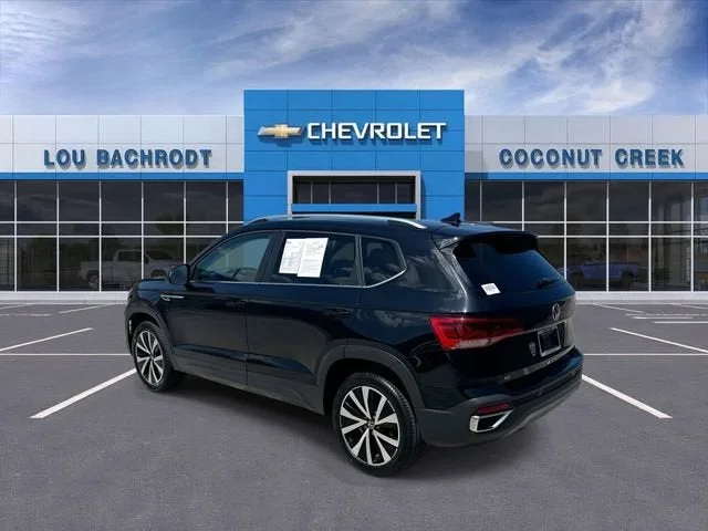 2024 Volkswagen Taos SE photo 6