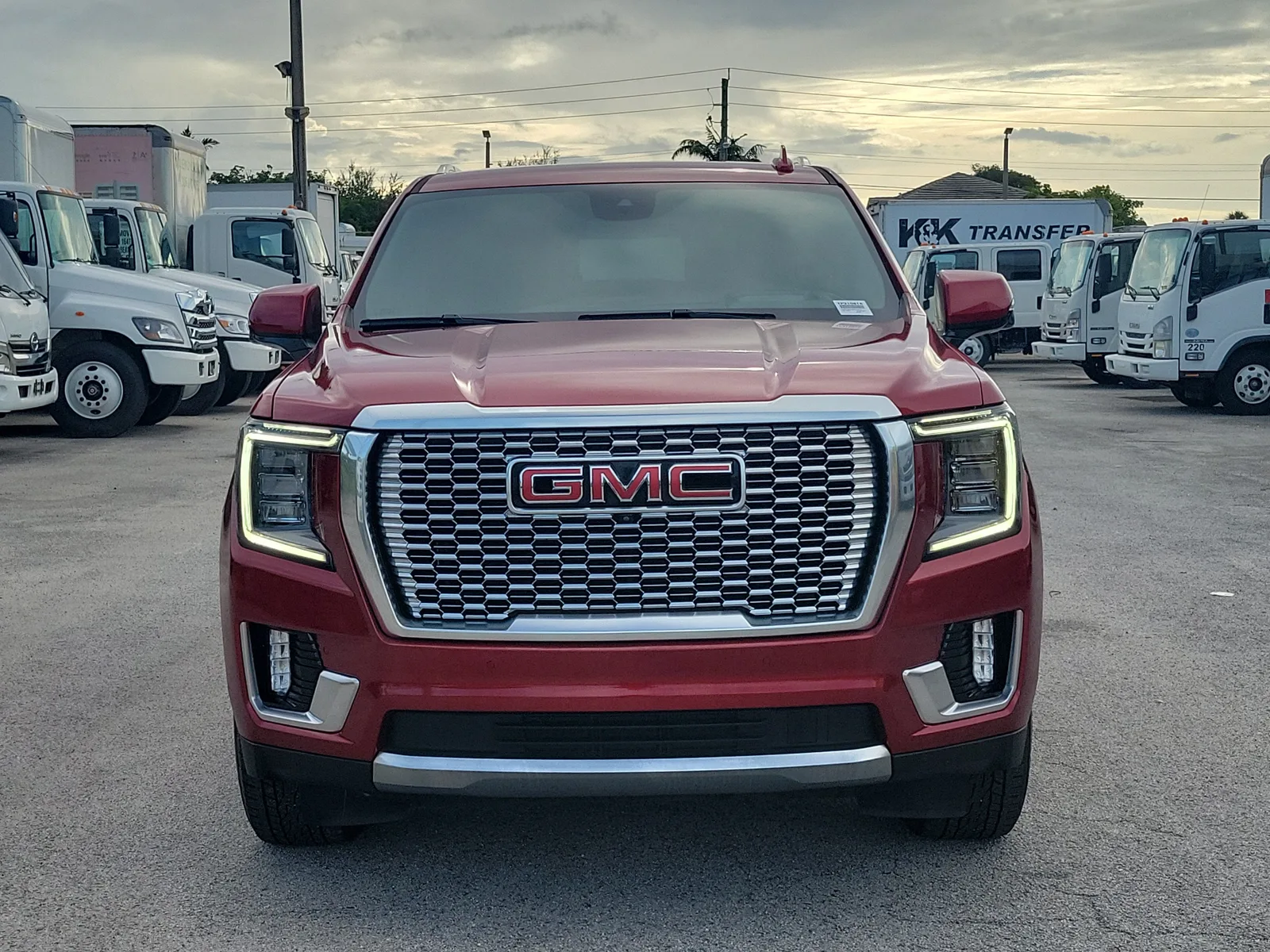 2024 GMC Yukon Denali photo 8