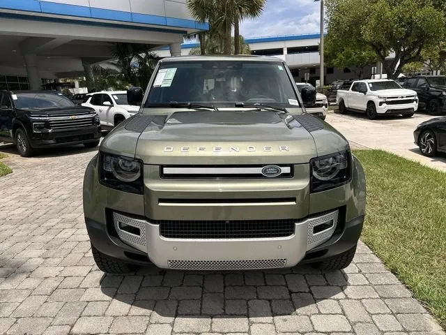 2020 Land Rover Defender HSE photo 18