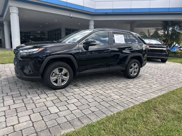 2024 Toyota RAV4 XLE photo 31