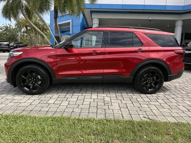2023 Ford Explorer ST-Line photo 31