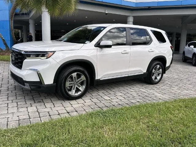 2024 Honda Pilot EX-L 7 Passenger photo 31