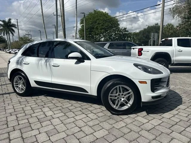 2020 Porsche Macan 4DR AWD photo 18
