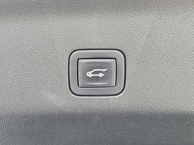 2024 Chevrolet Suburban LT photo 13