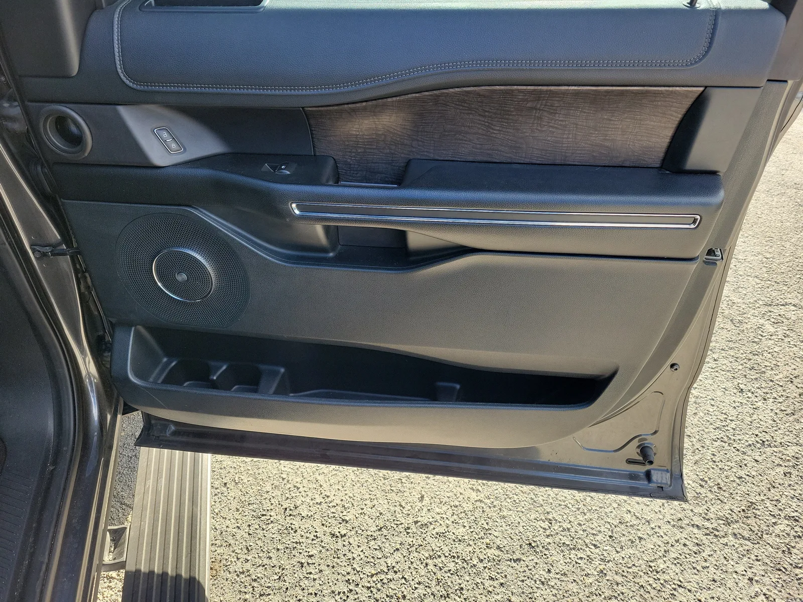 2021 Ford Expedition Limited photo 11